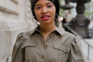 שמלות בעיצוב קו צנוע בתפירה אישית 