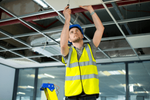 קבלני חשמל המומחים להתקנה ותחזוקה של מערכות חשמל בבניינים