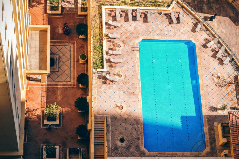 מדריך בריכות - כל מה שצריך לדעת על בריכה מלבנית לבית הפרטי