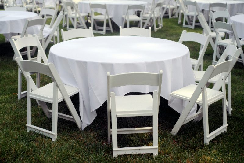 יתרונות השכרת ריהוט - למה לקנות כשאפשר להשכיר? כל היתרונות של השכרת כסאות ושולחנות